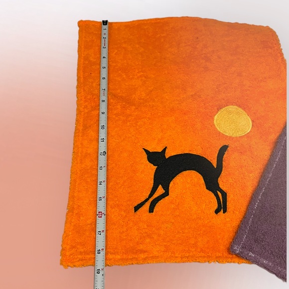 Lot/2 𝑯𝒂𝒏𝒅𝒎𝒂𝒅𝒆 Halloween Hand Towels - Picture 5 of 13